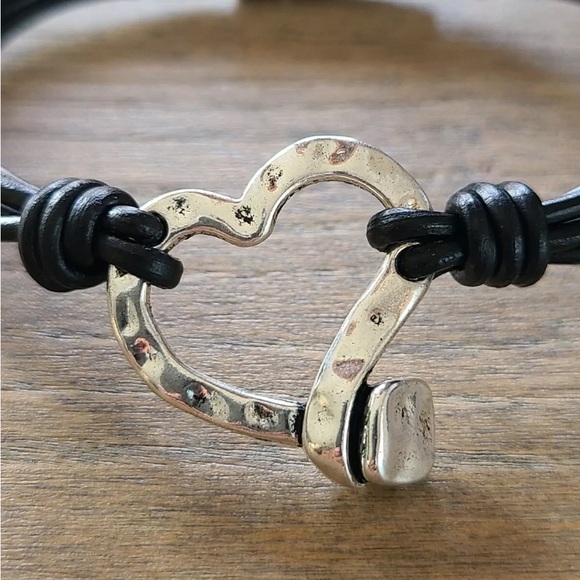 HAMMERED HEART • Boho Bracelet • Silver Plates with black leather - Picture 5 of 12